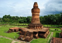 Candi Muara Takus dibangun pada masa Kerajaan Sriwijaya berdiri.