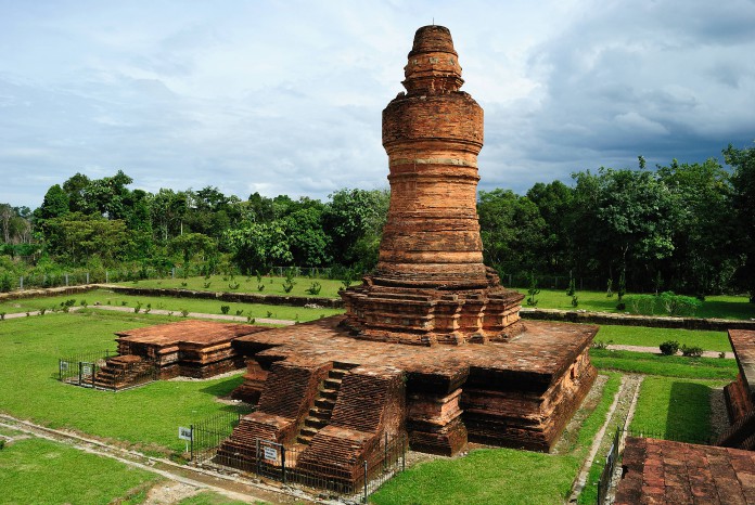 Candi Muara Takus dibangun pada masa Kerajaan Sriwijaya berdiri.