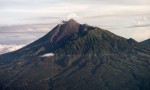 Gunung Merapi, salah satu gunung berapi dalam lintasan Cincin Api Dunia