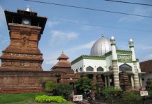 Menara Masjid Kudus Pada masa silam, Masjid Menara Kudus merupakan merupakan pusat dakwah Sunan Kudus pada era Demak, Kerajaan Islam pertama di Pulau Jawa.