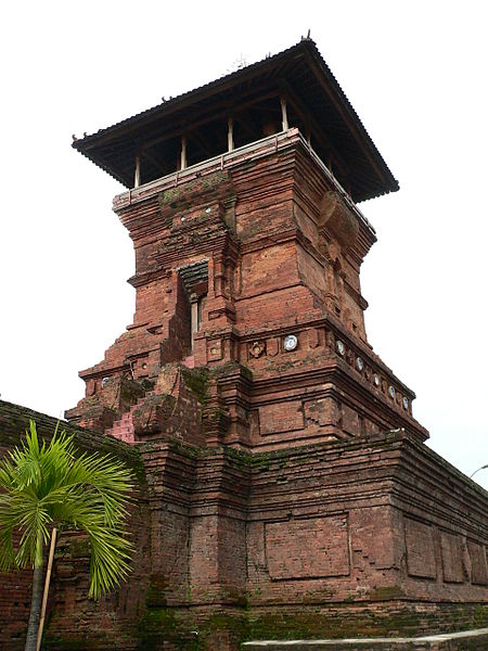 Menara Masjid Kudus Pada masa silam, Masjid Menara Kudus merupakan merupakan pusat dakwah Sunan Kudus pada era Demak, Kerajaan Islam pertama di Pulau Jawa.