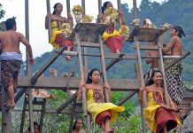 Tradisi Meayunan di Desa Tenganan Bali