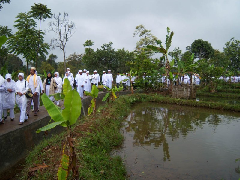 Tradisi Nyepuh Masyarakat Desa Ciomas, Kecamatan Panjalu, Kabupaten Ciamis, Jawa Barat.