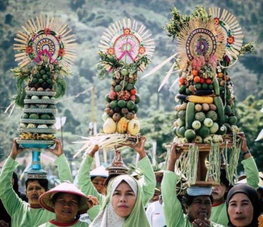 6 Perayaan Budaya yang Menunjukkan Kekayaan Multietnis Indonesia Festival Mosintuwu