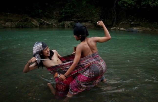 Sigajang Laleng Lipa, Tradisi Bugis untuk Menyelesaikan ...