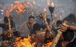 Tradisi Perang Api Lombok