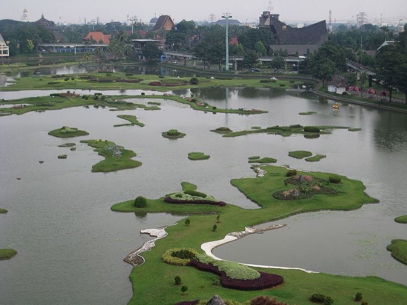 Danau Archipelago di Taman Mini Indonesia Indah 