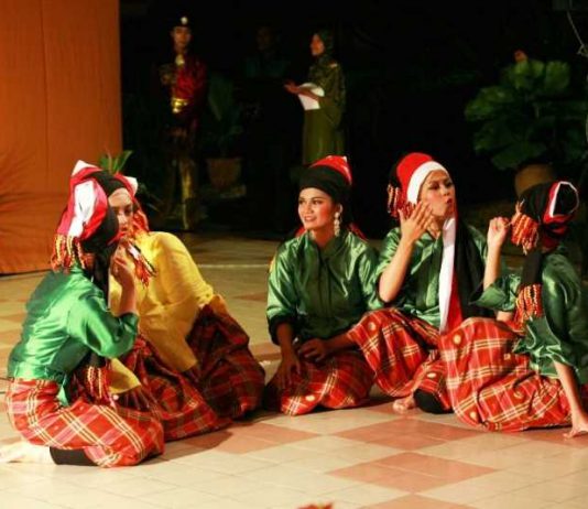 Pantun, Puisi Tradisional Indonesia yang Diakui UNESCO Pantun Batobo