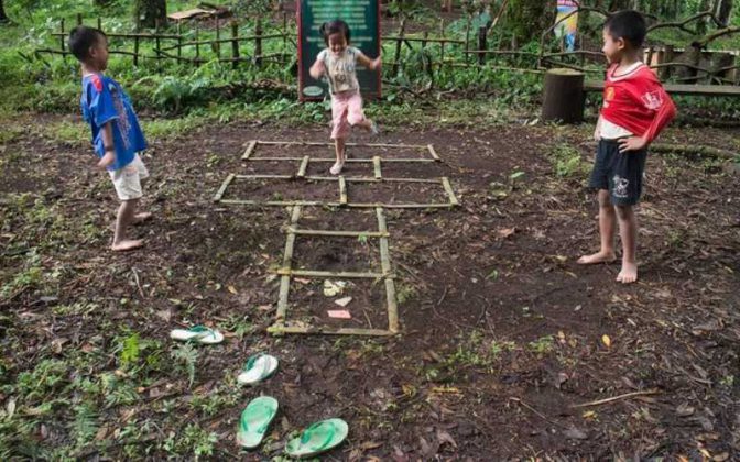 Sunda Manda Permainan  Tradisional Anak  anak  Indonesia