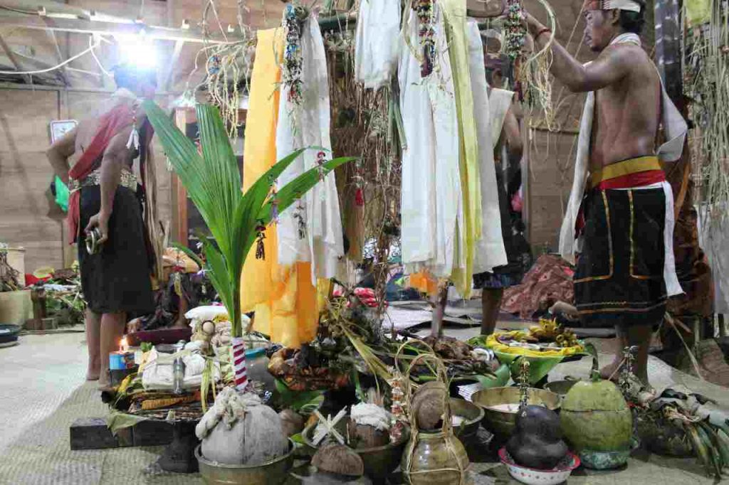 Aruh Baharin, Upacara Adat Suku Dayak Dusun Halong